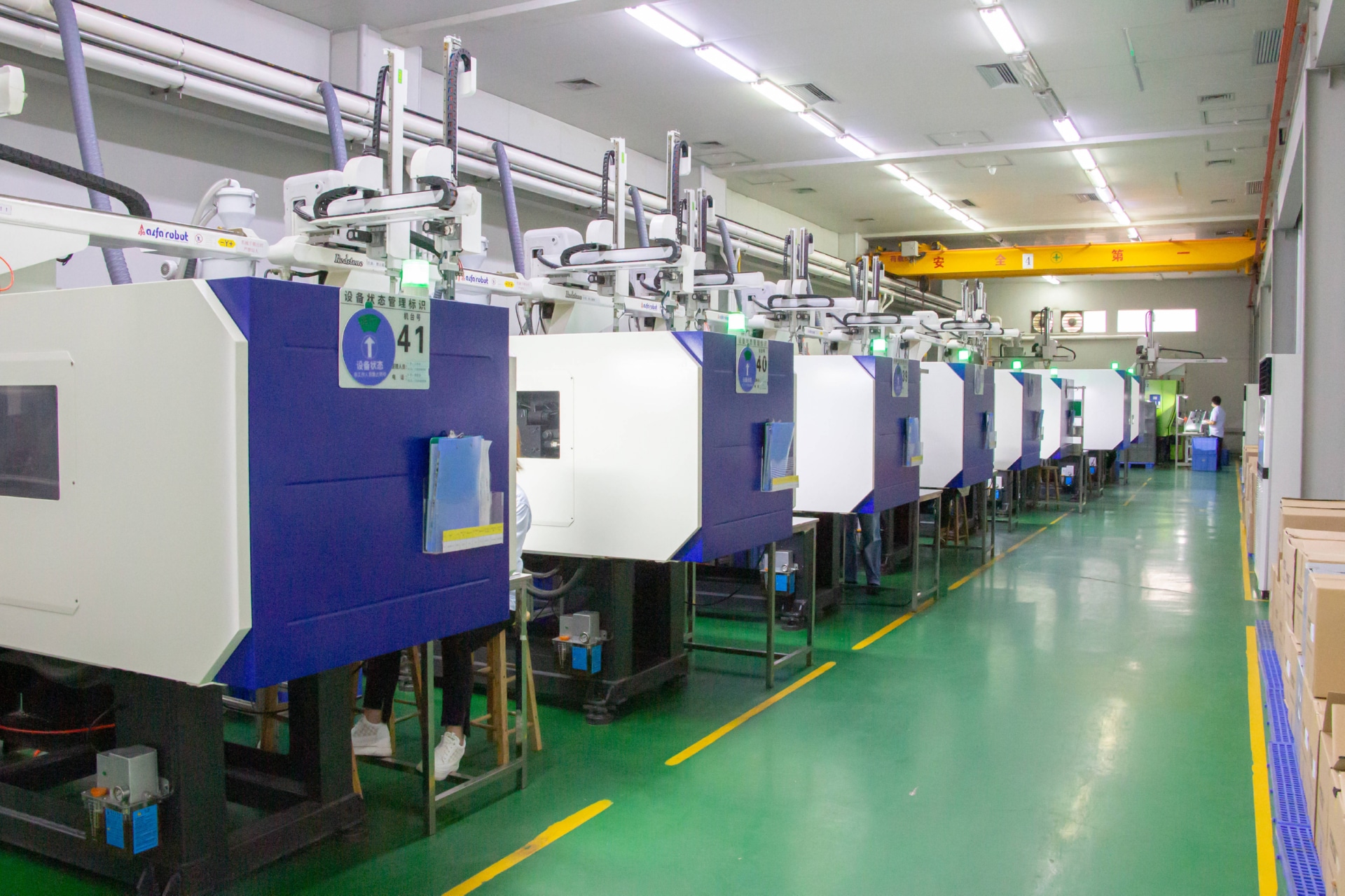 注塑生产车间实拍图片(2) 