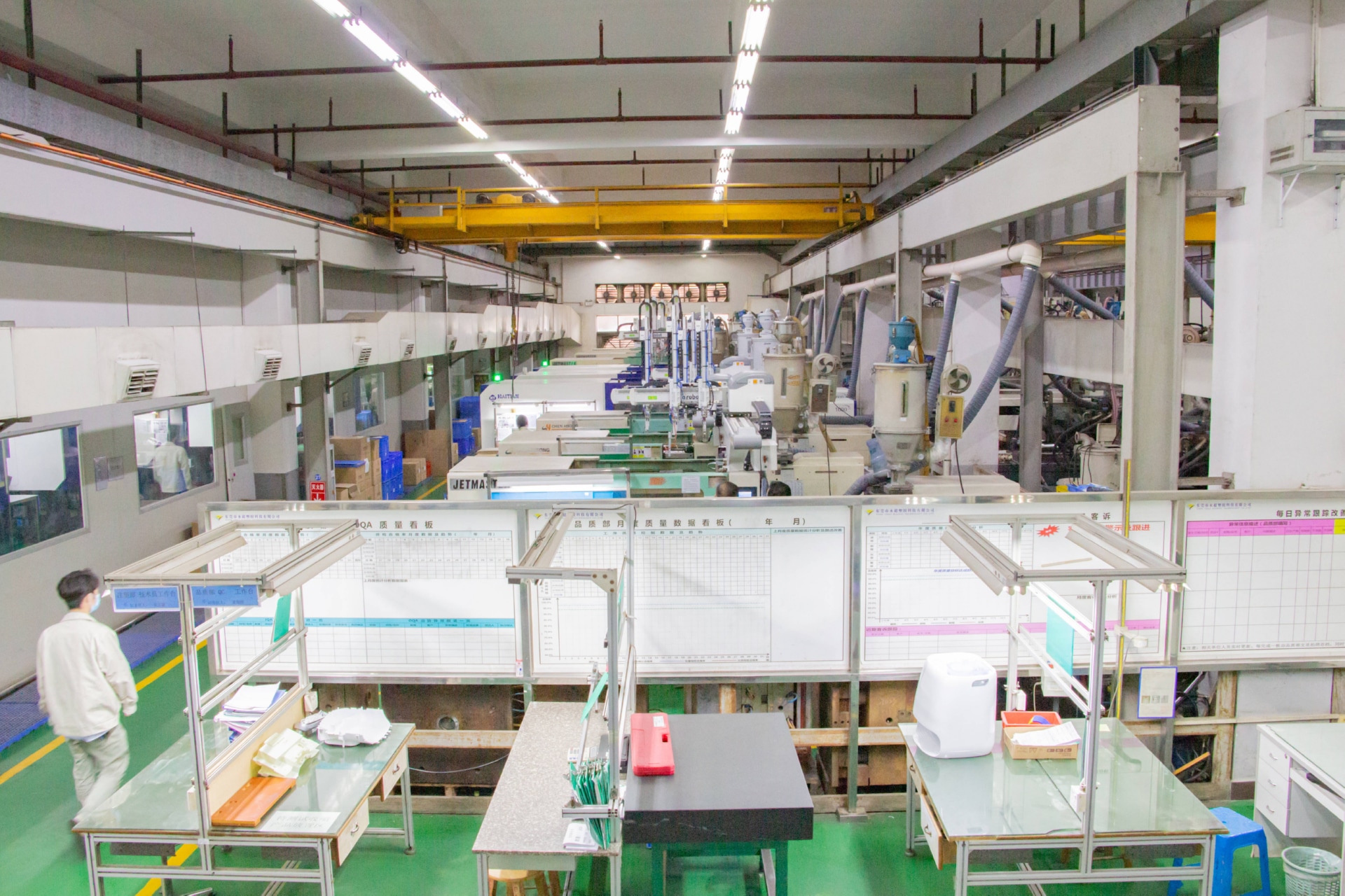 注塑生产车间实拍图片(1) 