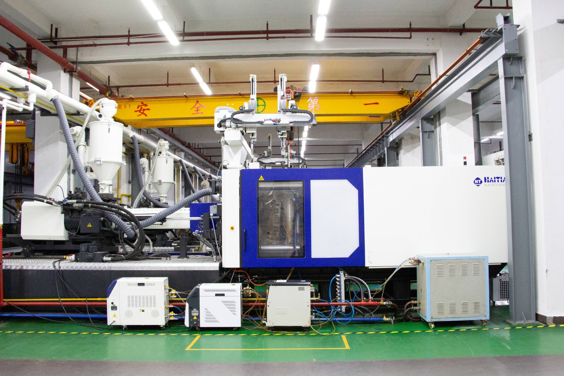 塑胶模具结构主要由(有)什么系统构成?