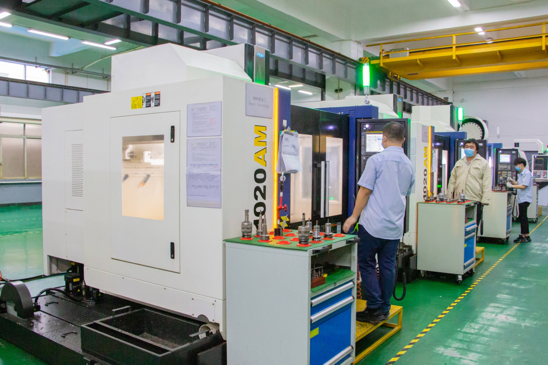 注塑模具开模车间实拍图片(1) 