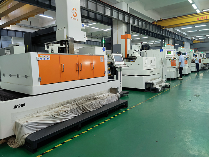 硅胶属于塑料制品吗?